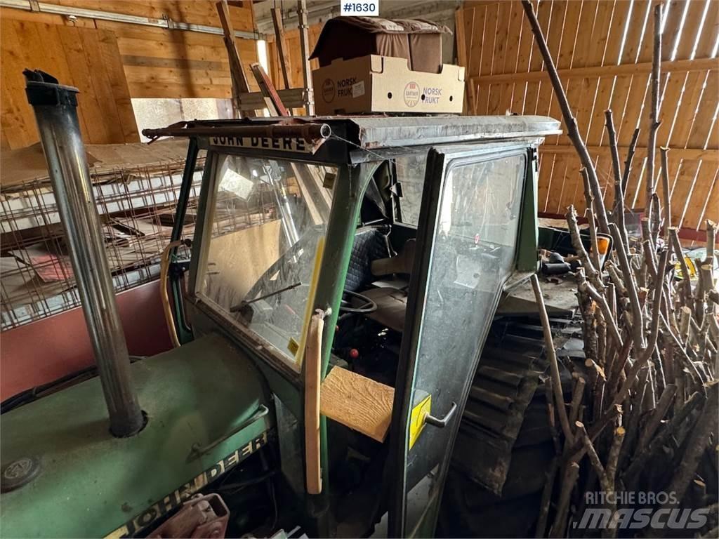 John Deere 1040 الجرارات