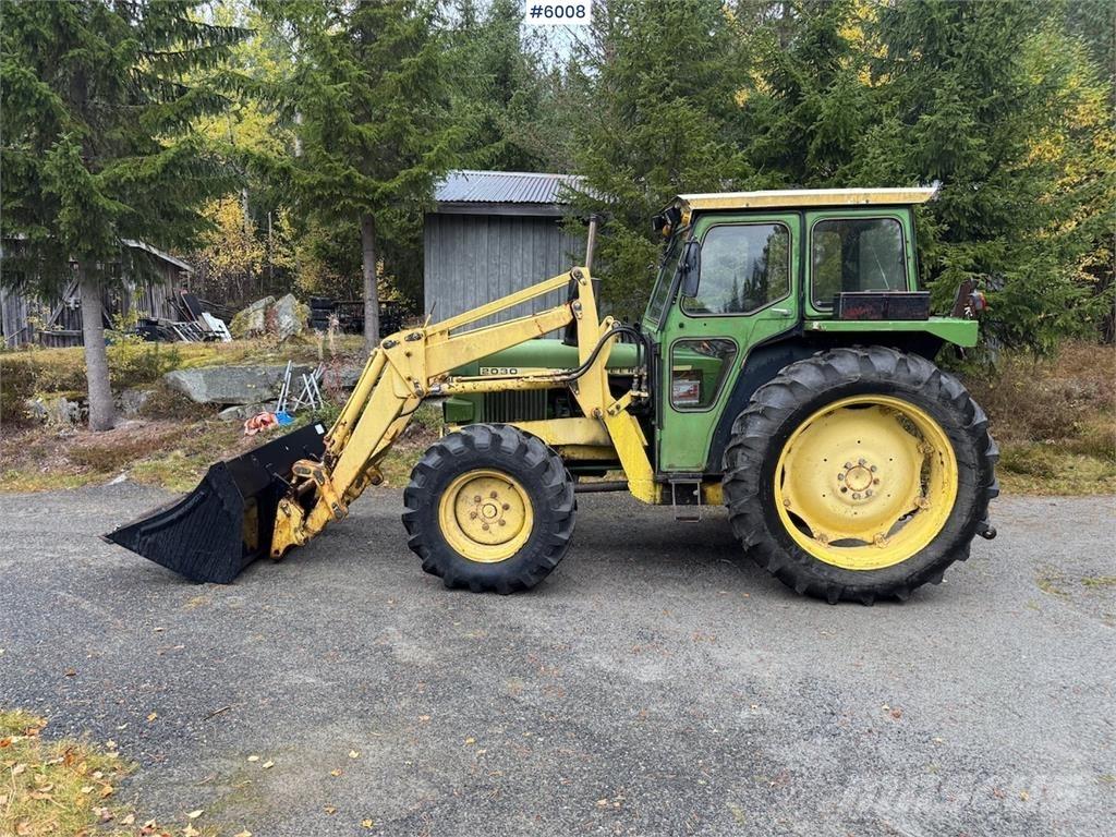 John Deere 2030 الجرارات