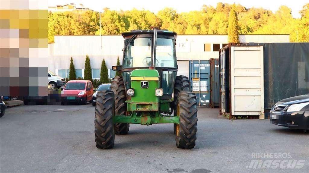 John Deere 2040 الجرارات