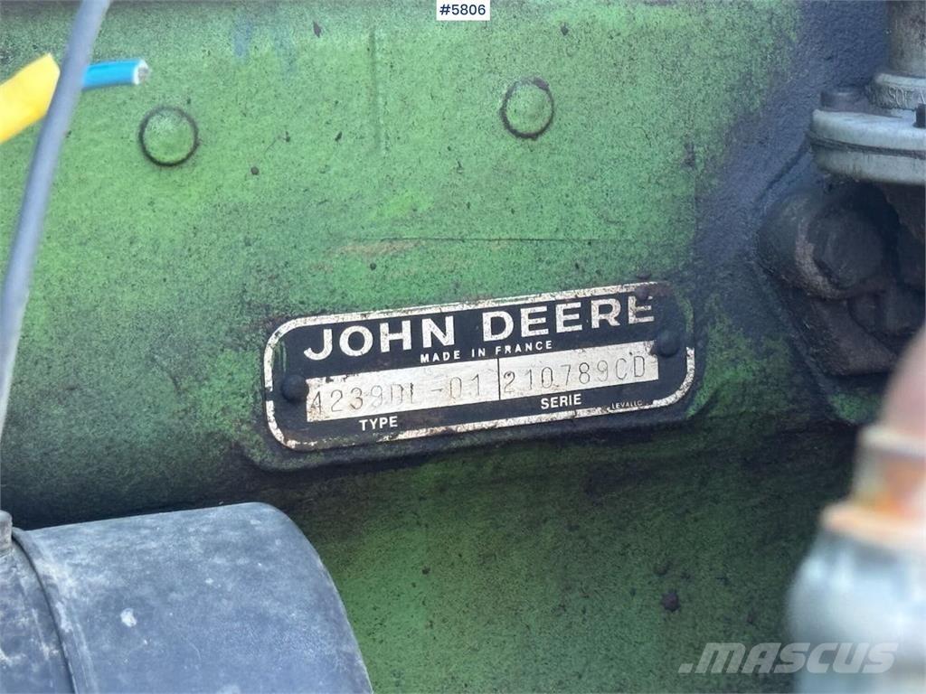 John Deere 2130 الجرارات