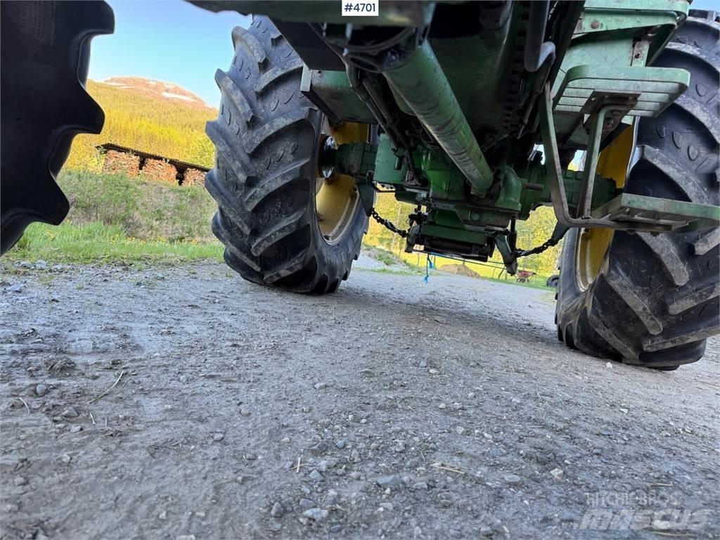 John Deere 3040 الجرارات