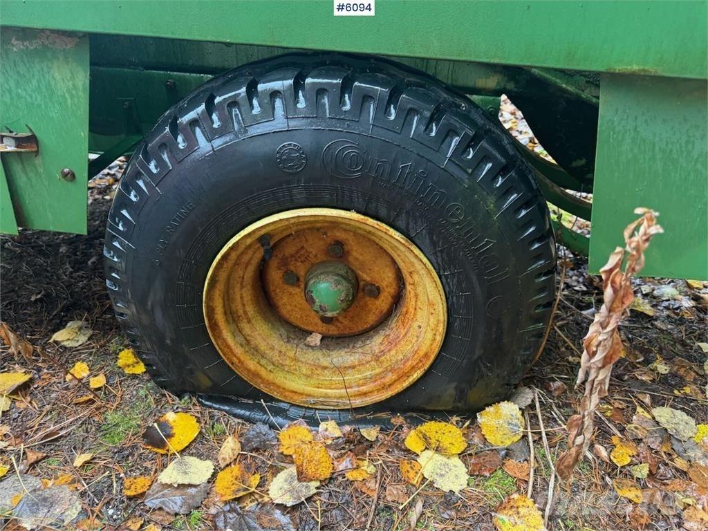 John Deere 332 معدات أخرى للحصاد