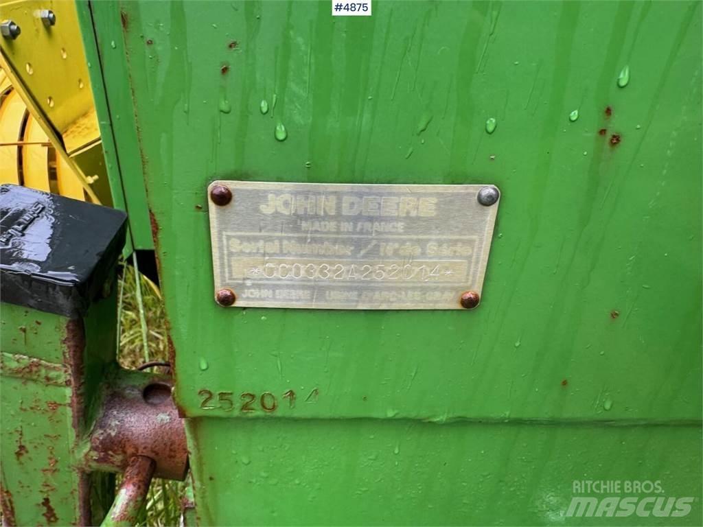 John Deere 332 A معدات أخرى للحصاد