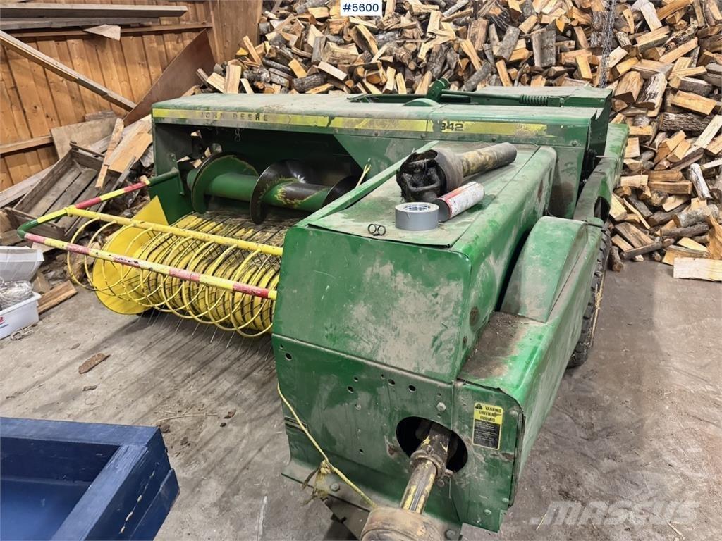 John Deere 342 معدات أخرى للحصاد