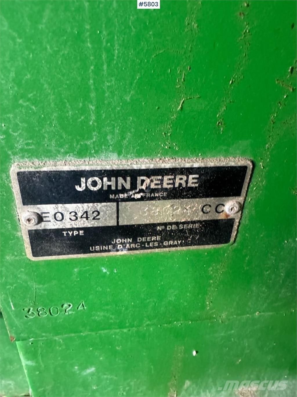 John Deere 342 معدات أخرى للحصاد