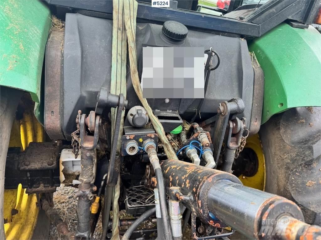 John Deere 5400 الجرارات