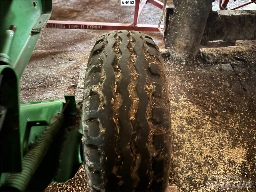 John Deere 545 معدات أخرى للحصاد