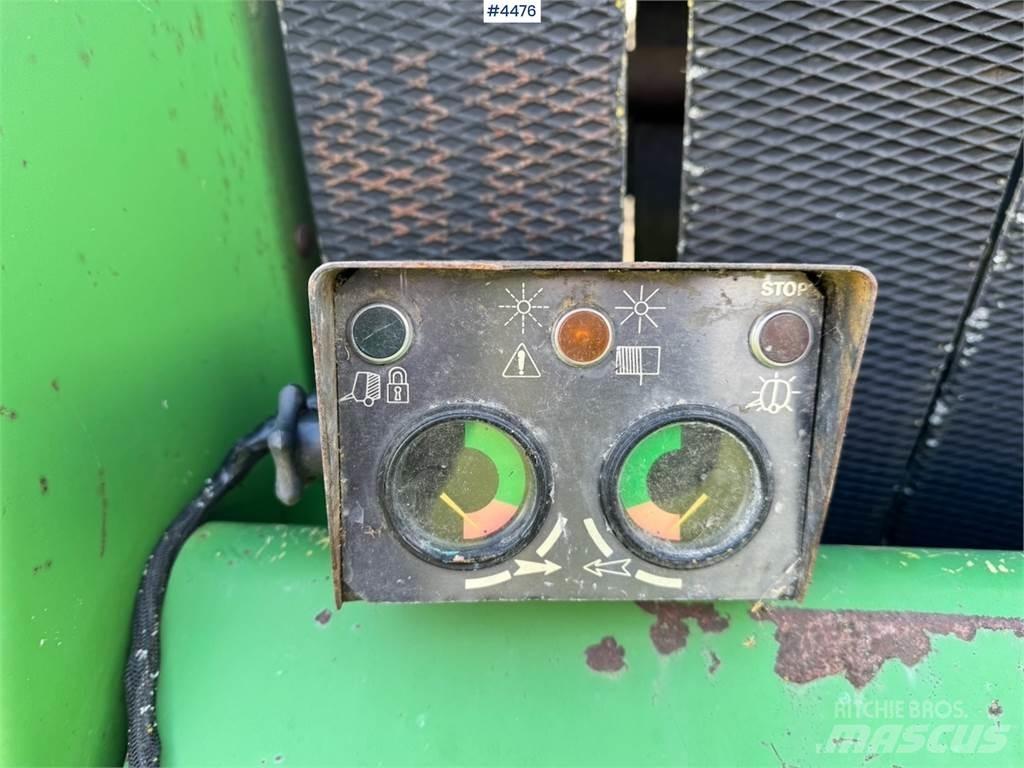 John Deere 550 معدات أخرى لحصاد العلف
