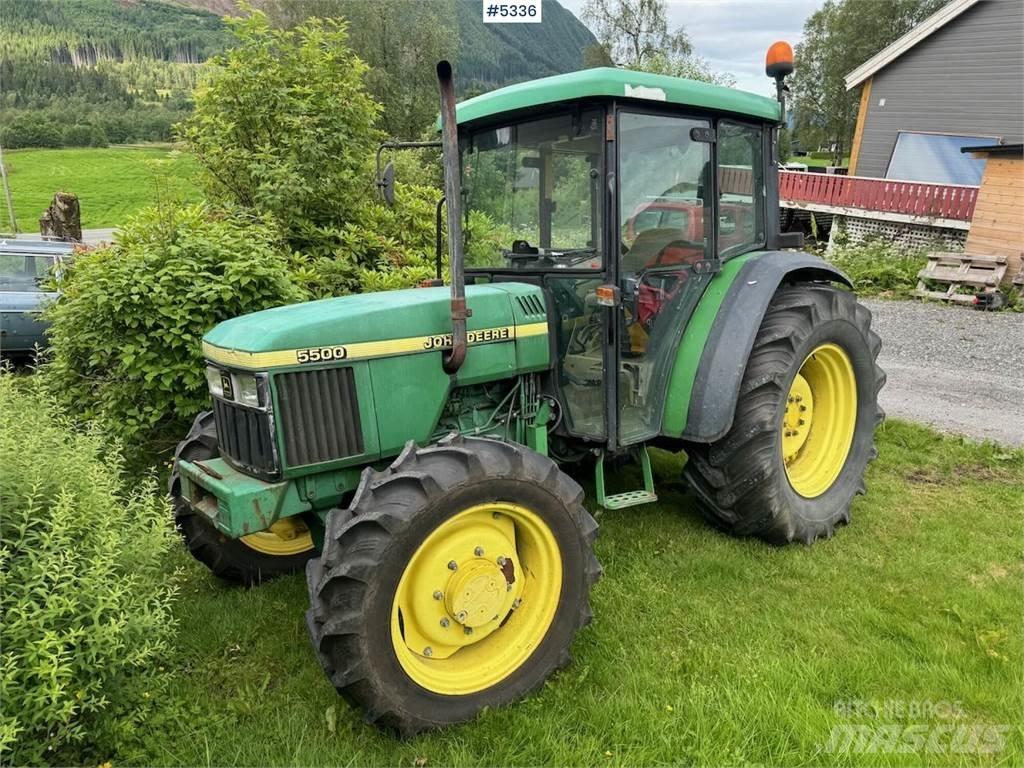 John Deere 5500 الجرارات
