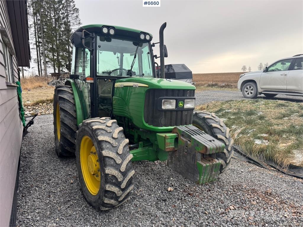 John Deere 5515 الجرارات