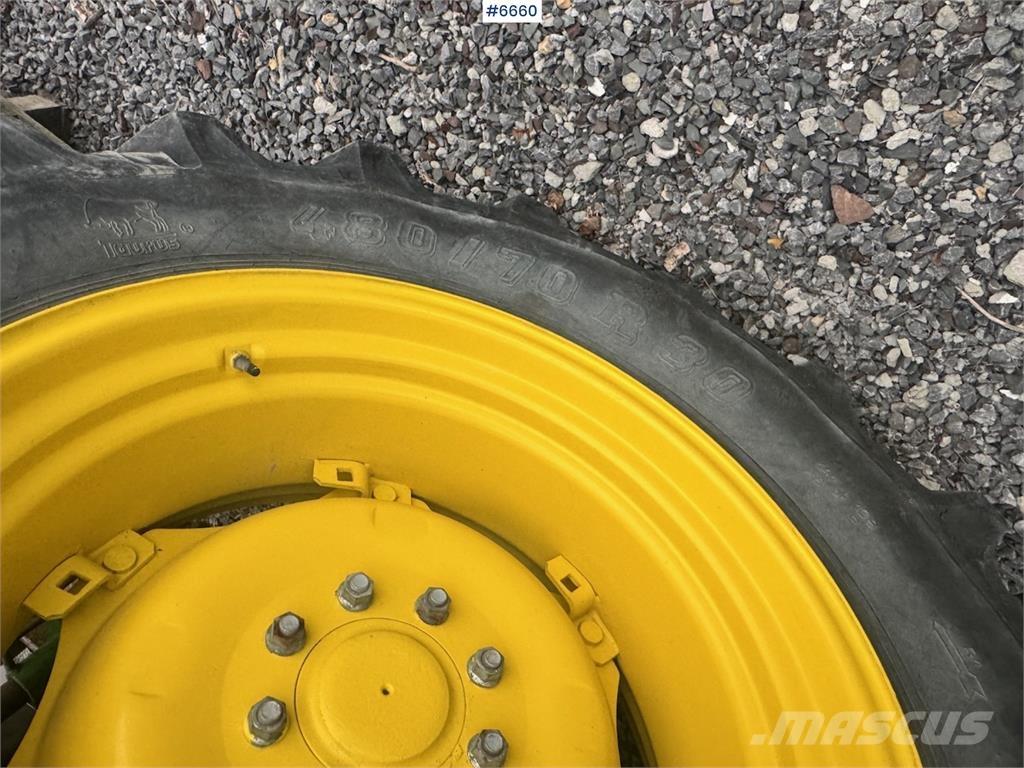 John Deere 5515 الجرارات