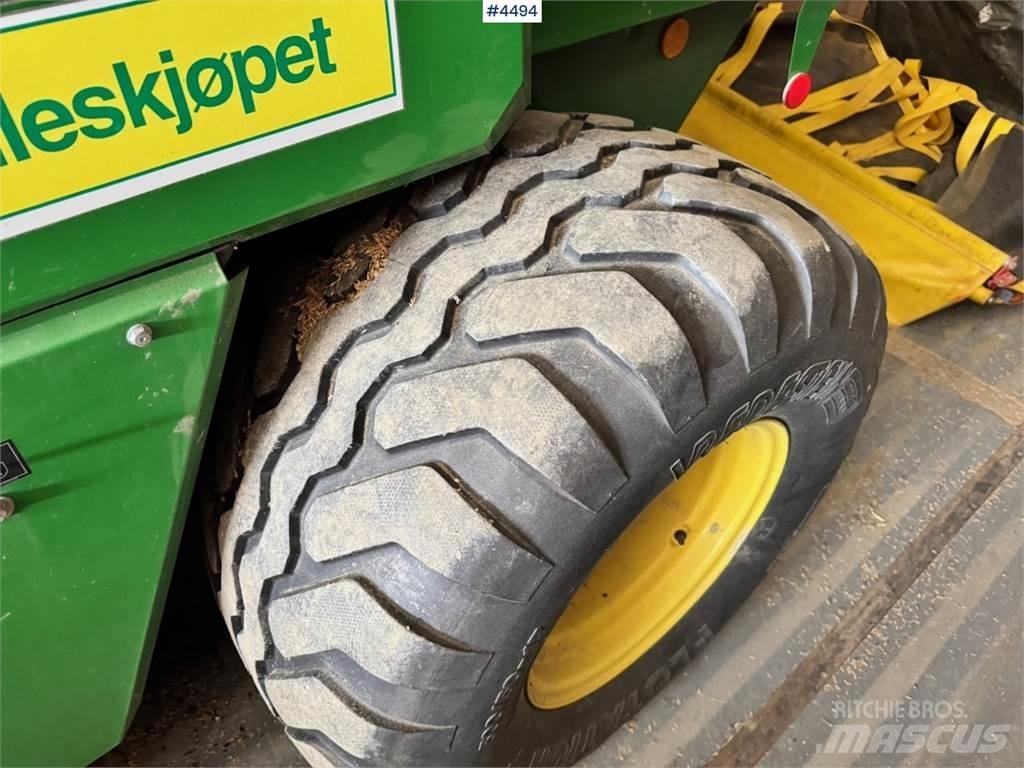 John Deere 578 معدات أخرى لحصاد العلف