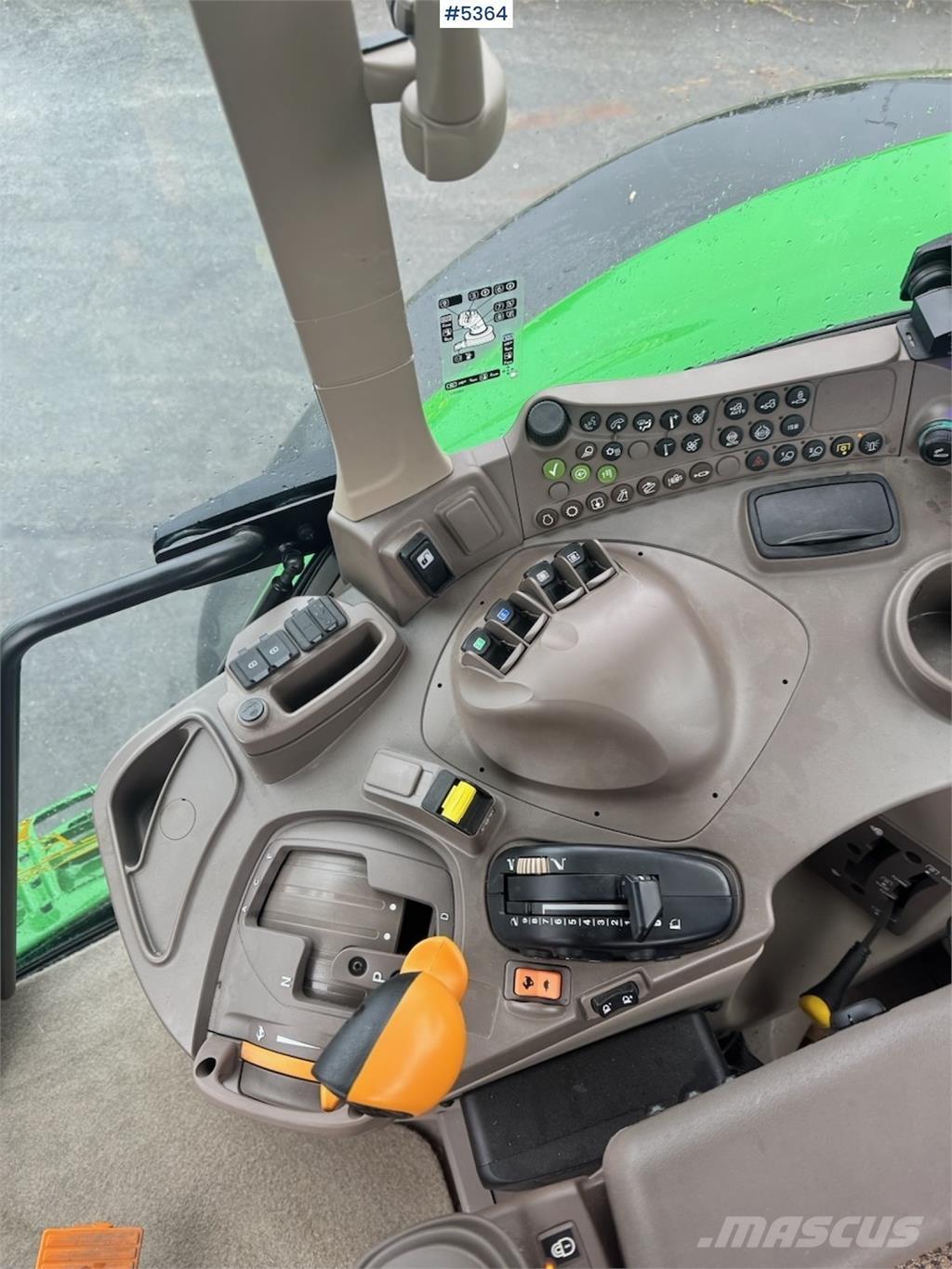 John Deere 6155M الجرارات