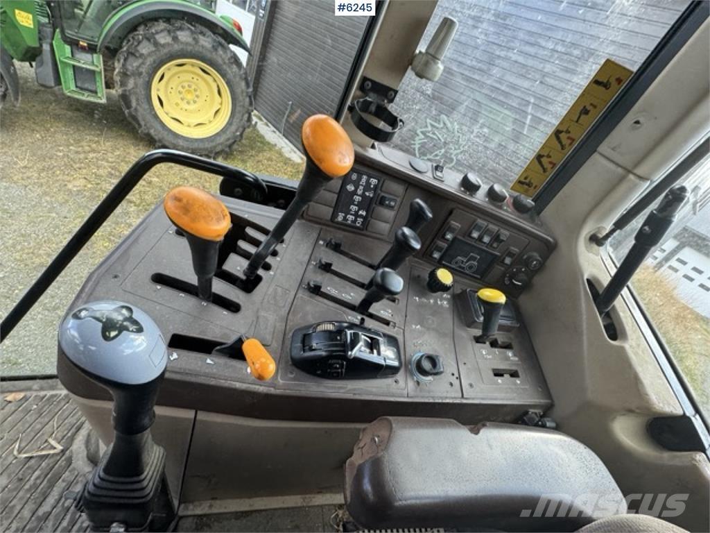 John Deere 6310 الجرارات