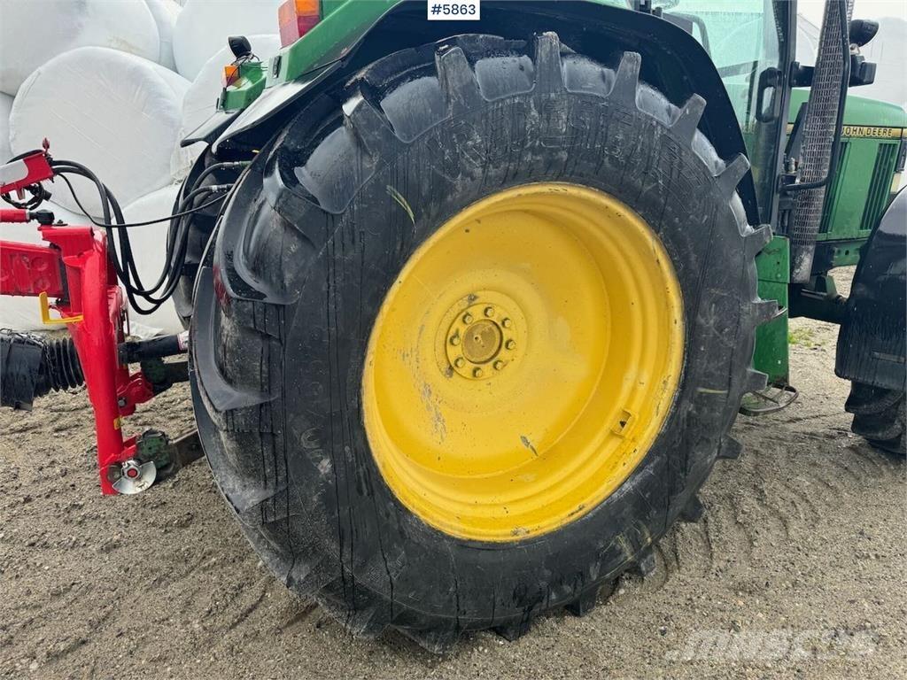 John Deere 6400 الجرارات