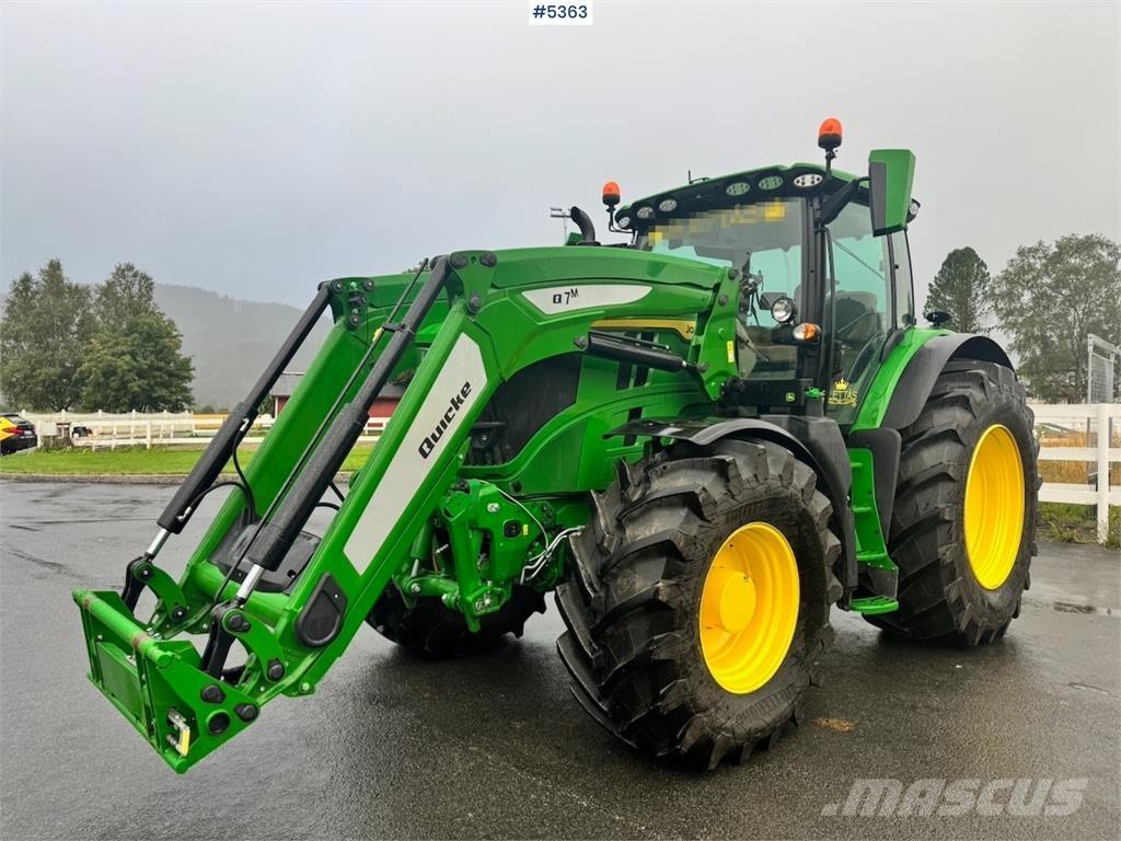 John Deere 6R 215 الجرارات