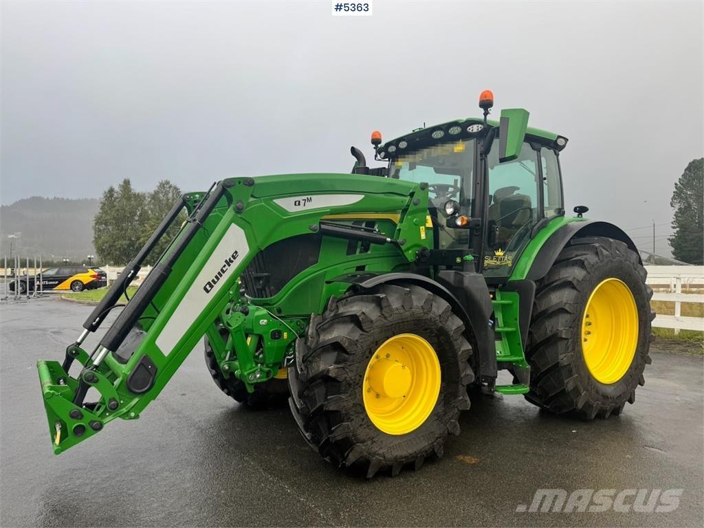 John Deere 6R 215 الجرارات