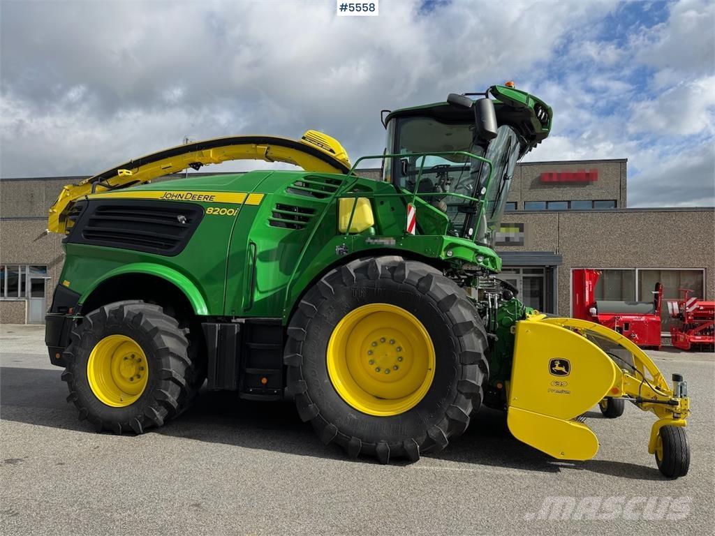John Deere 8200 معدات أخرى للحصاد
