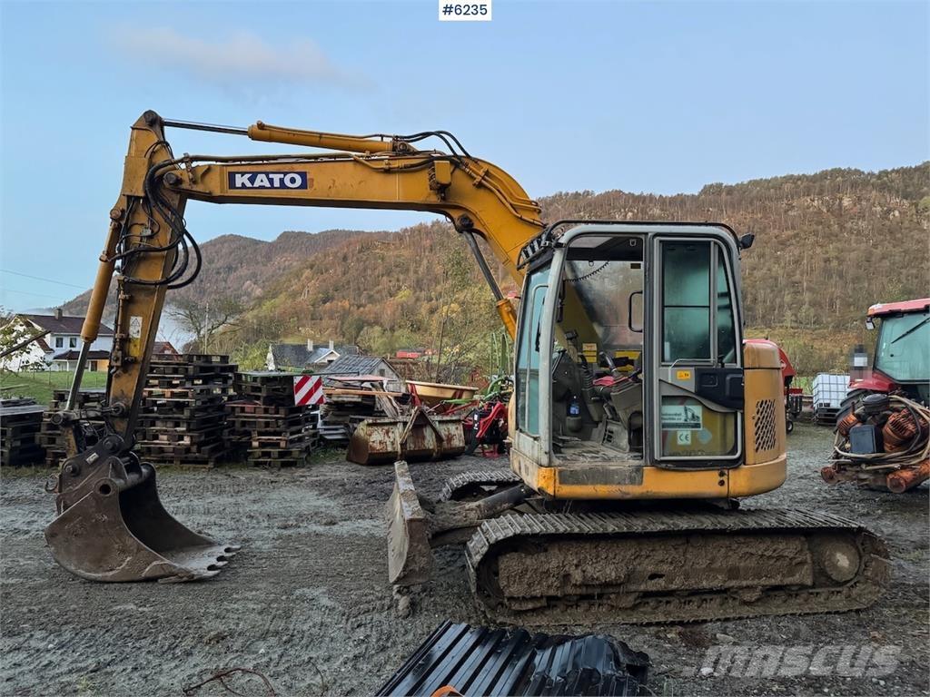 Kato HD 308 US حفارات زحافة