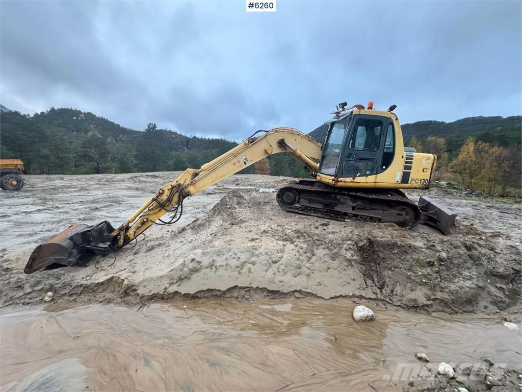 Komatsu PC130-6K حفارات زحافة