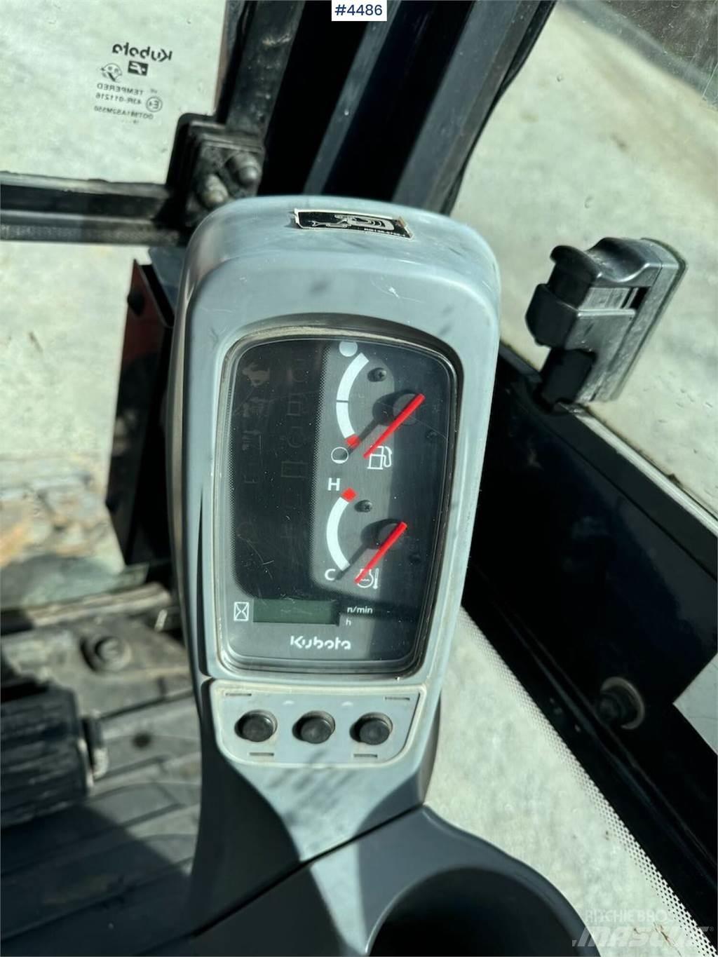 Kubota KX019 حفارات زحافة