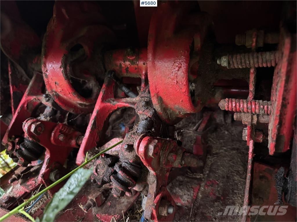 New Holland 268 معدات أخرى للحصاد