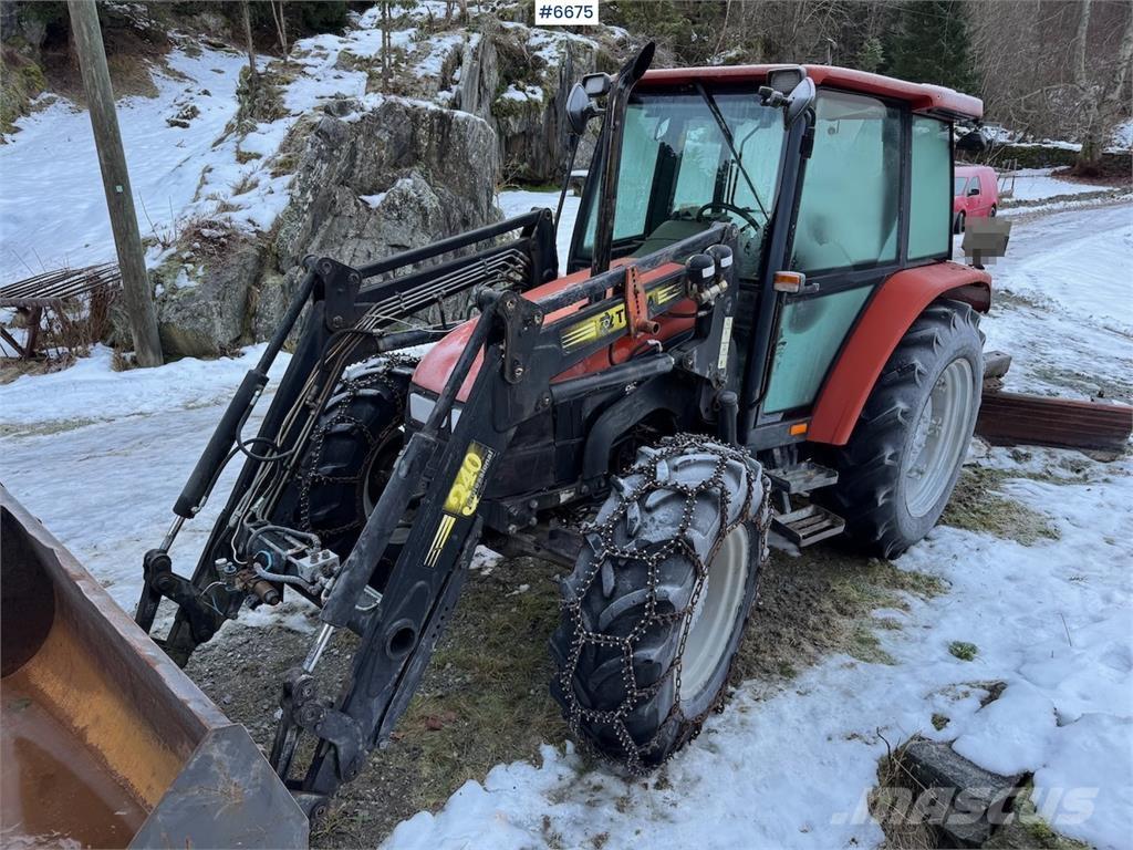 New Holland L 85 الجرارات