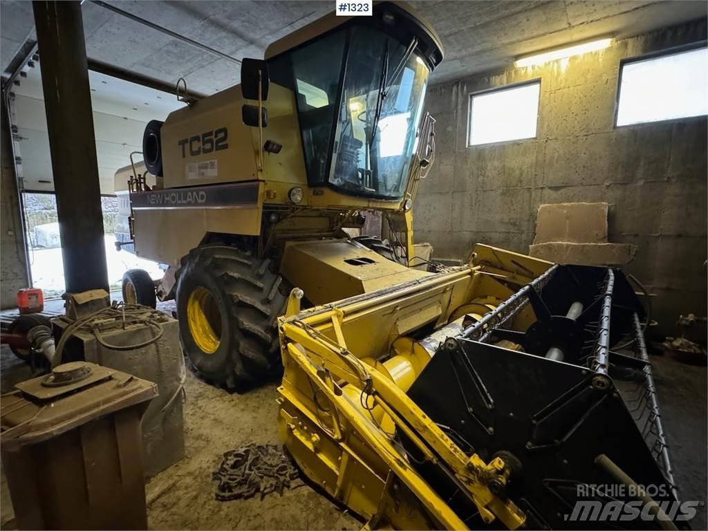 New Holland TC52 حصادات
