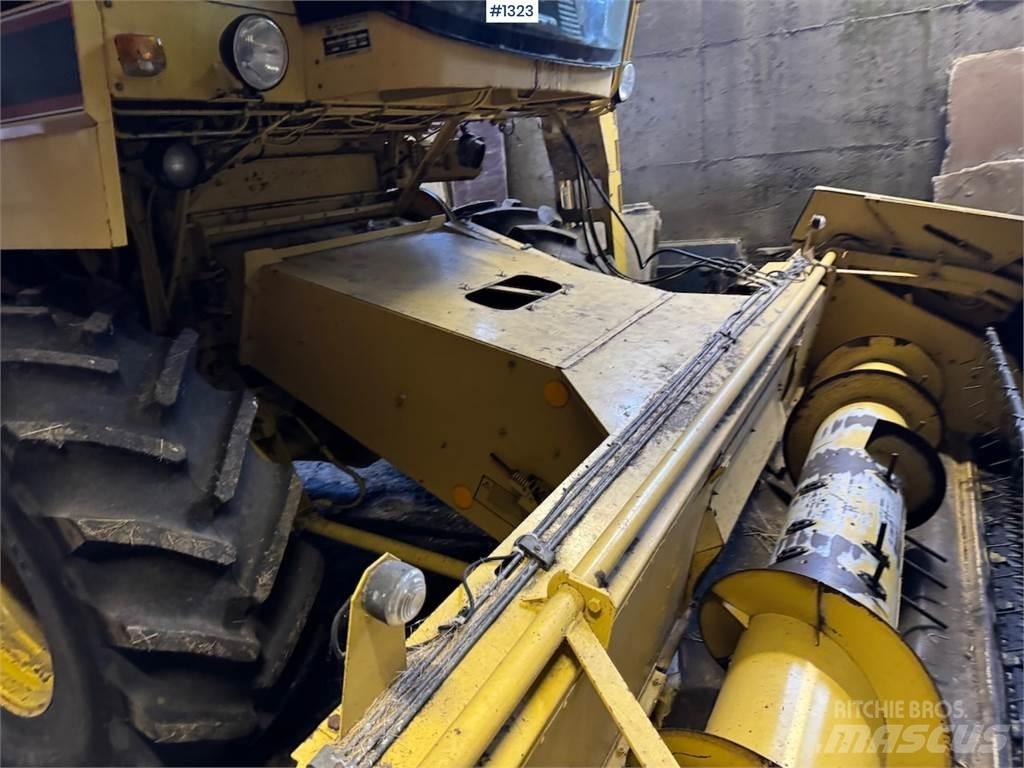 New Holland TC52 حصادات