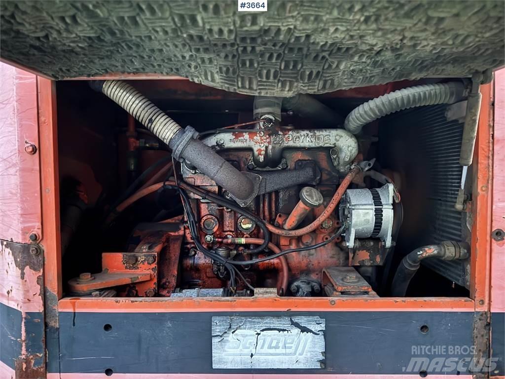 Schaeff HR 30 حفارات زحافة