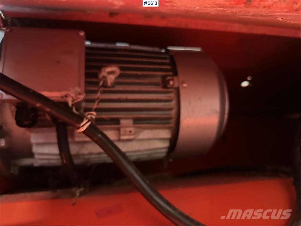 TKS K2 معدات أخرى للحصاد