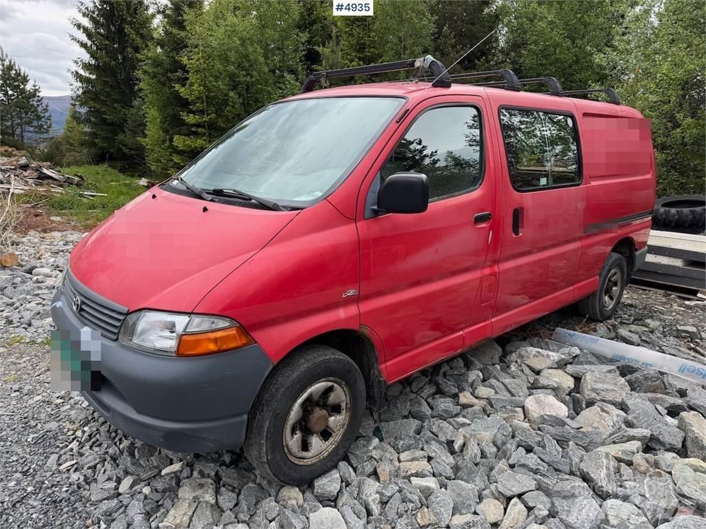 Toyota Hiace 4WD شاحنة مقفلة