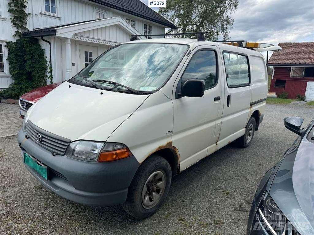 Toyota Hiace 4WD شاحنة مقفلة