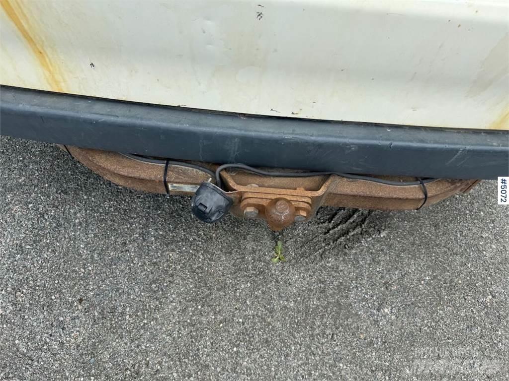 Toyota Hiace 4WD شاحنة مقفلة