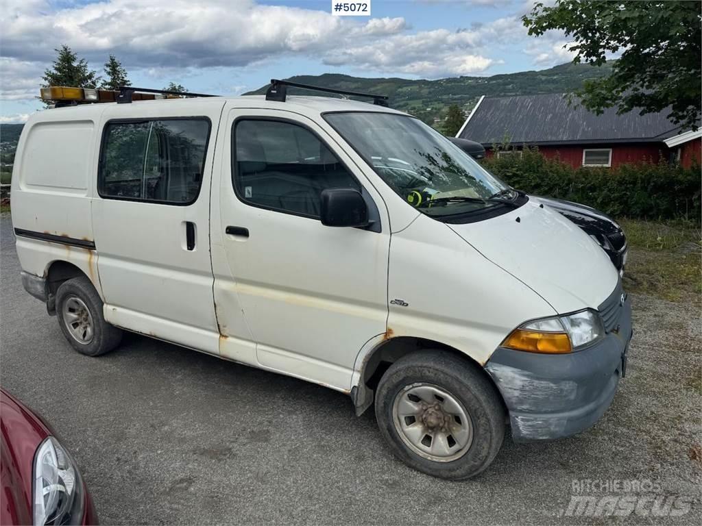 Toyota Hiace 4WD شاحنة مقفلة