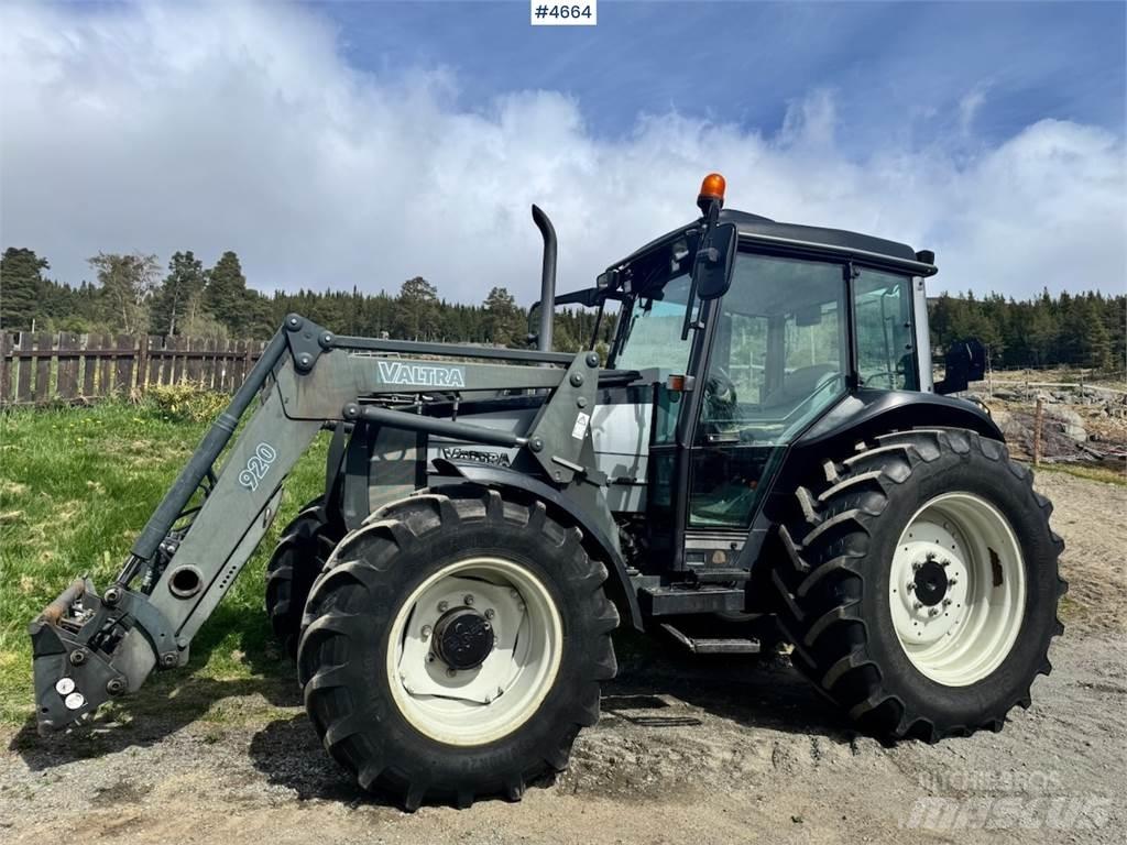 Valtra A85-4 الجرارات