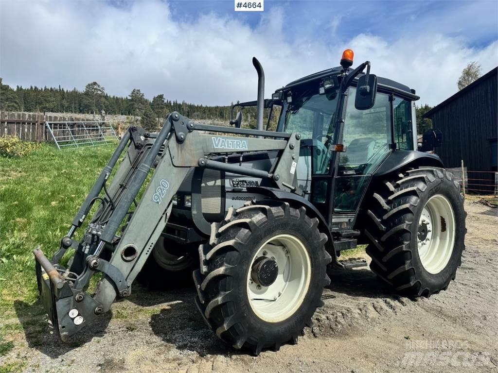 Valtra A85-4 الجرارات