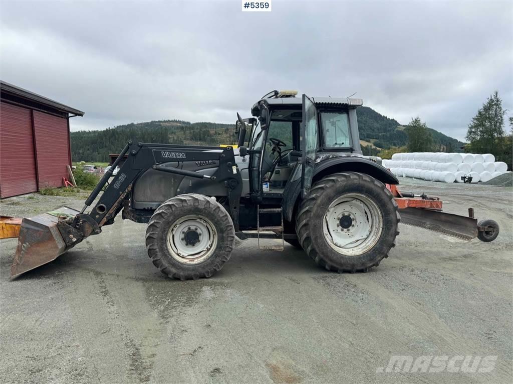 Valtra M120-4 الجرارات