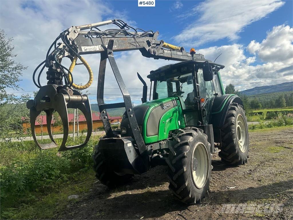 Valtra N101 الجرارات