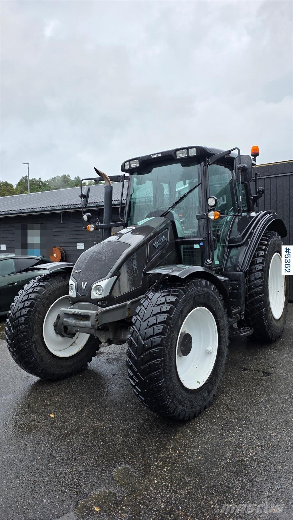 Valtra N103 الجرارات