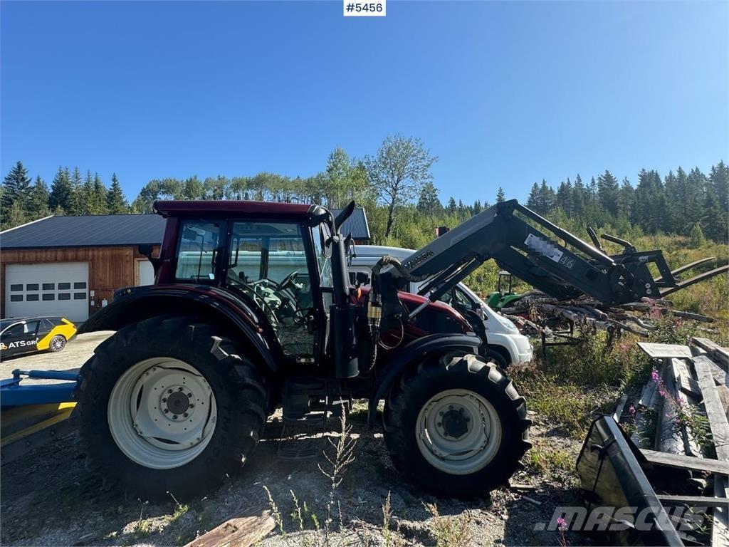 Valtra N123 الجرارات