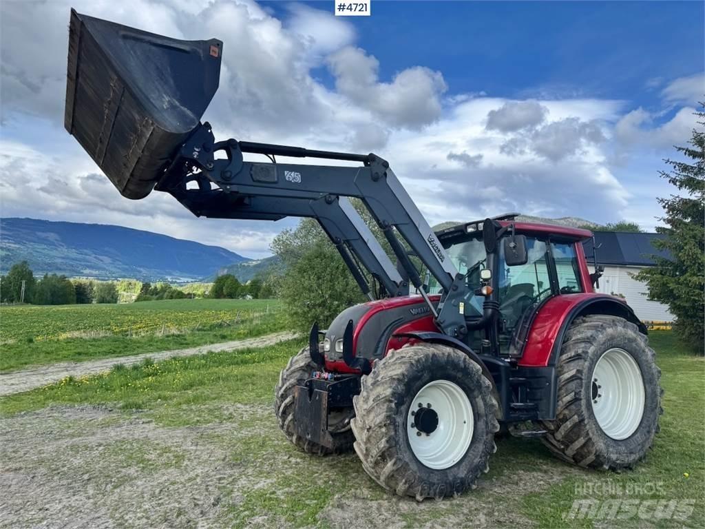 Valtra N142 الجرارات