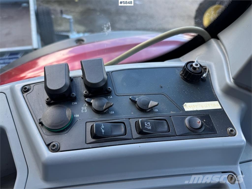 Valtra N174 الجرارات