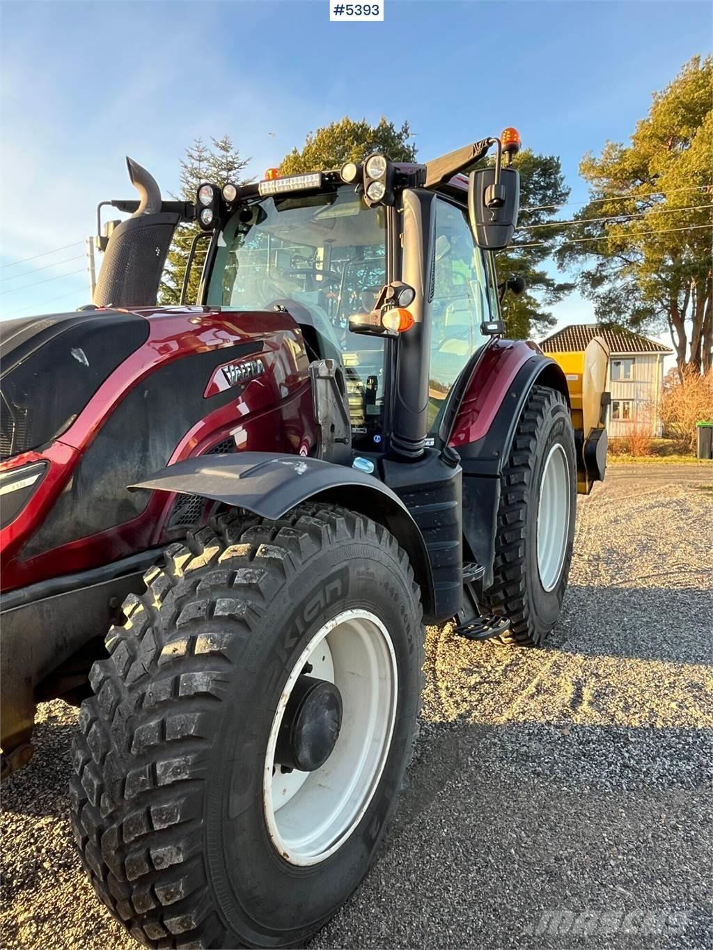 Valtra T174E الجرارات