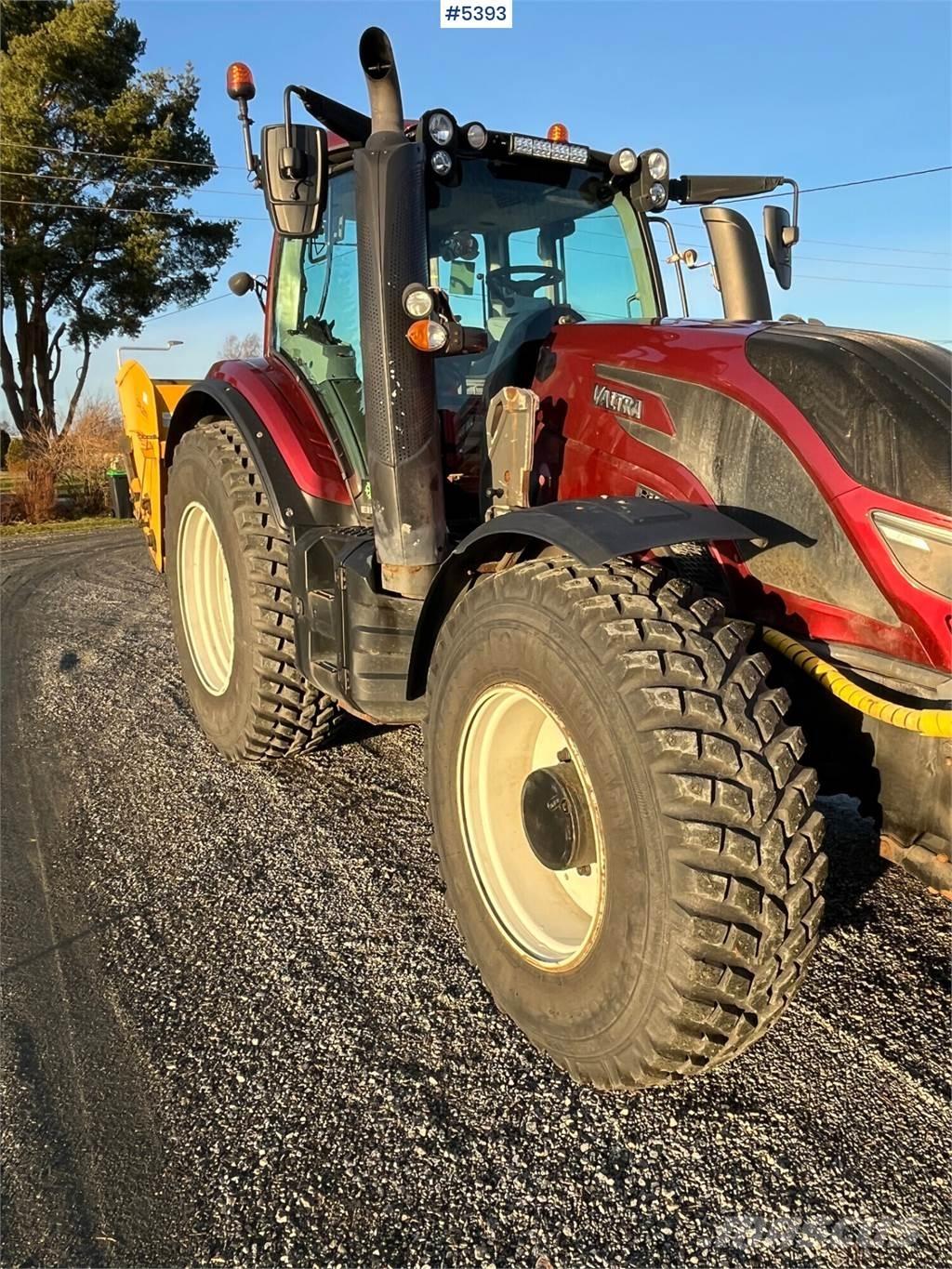 Valtra T174E الجرارات