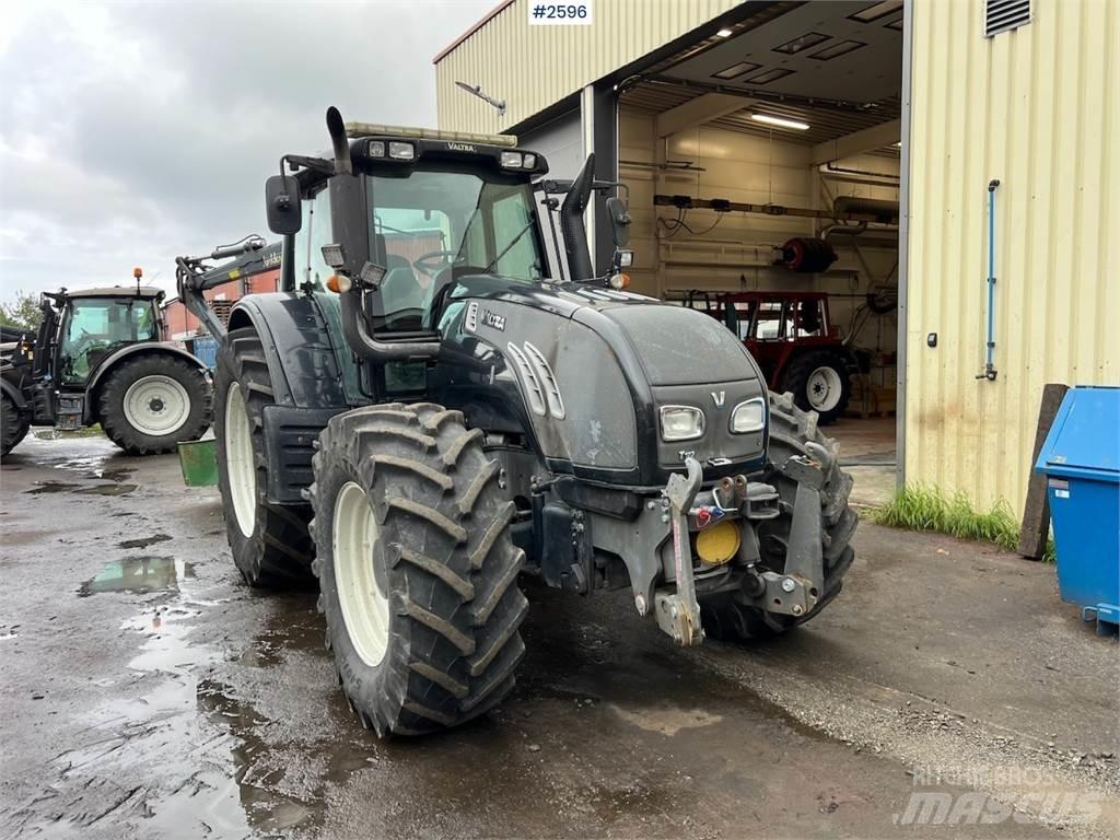 Valtra T182 الجرارات