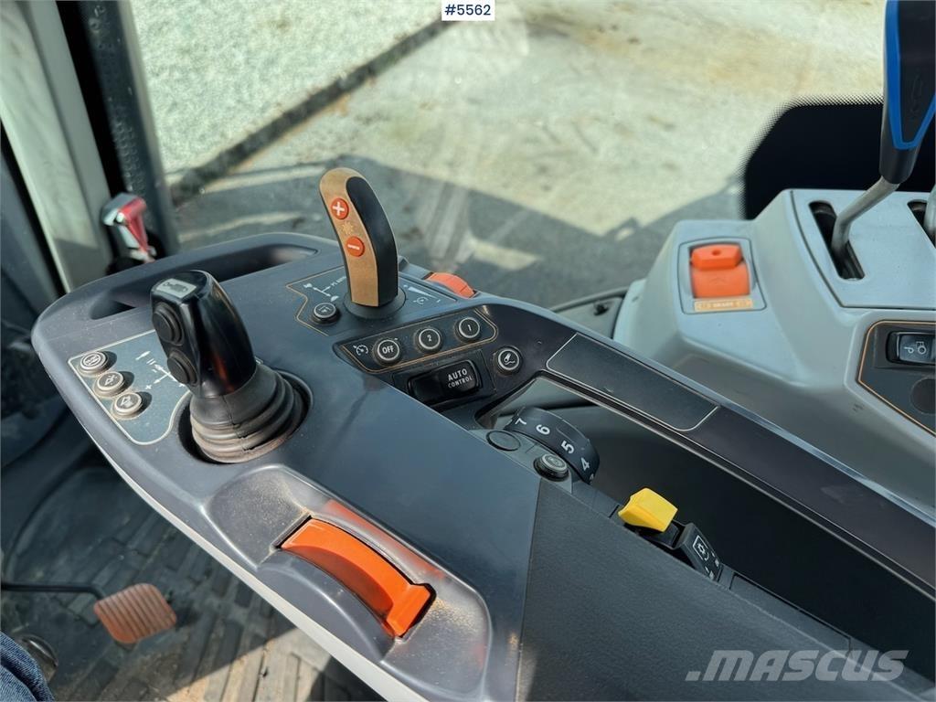 Valtra T194 الجرارات