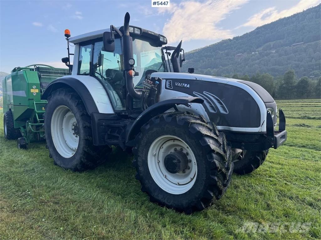Valtra T202 الجرارات