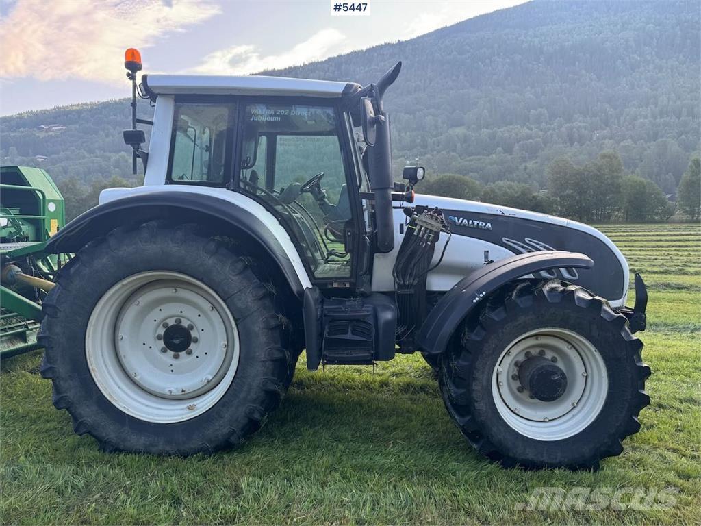 Valtra T202 الجرارات