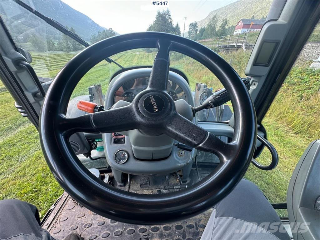 Valtra T202 الجرارات